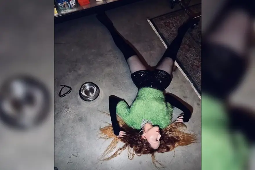 Madonna'nın köpek taklidi tepki topladı: İğrençsin! 1