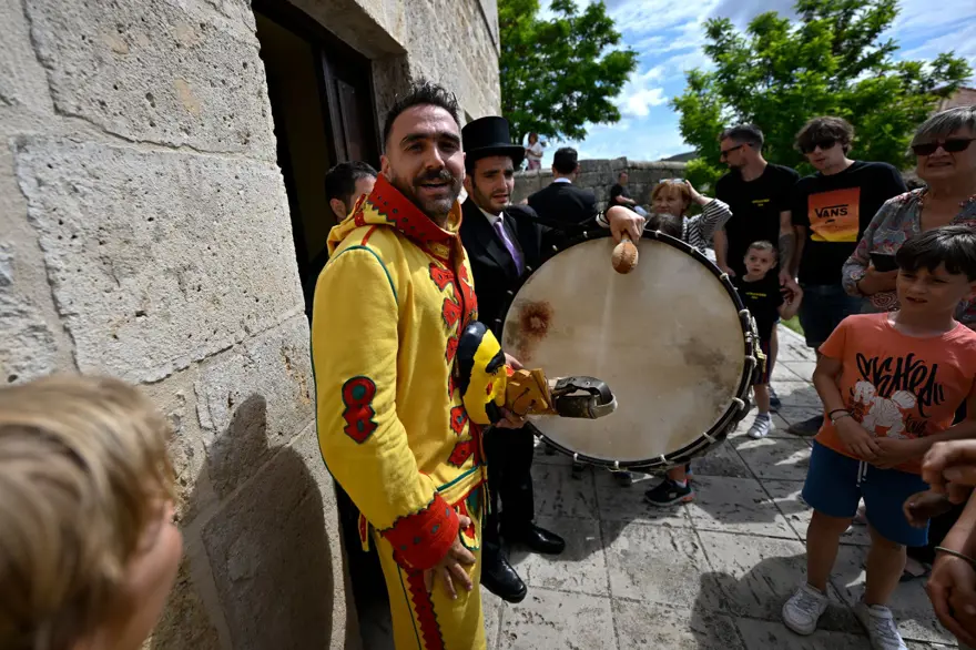 En ilginç festival: 'Şeytan', bebeklerin üzerinden atladı 15