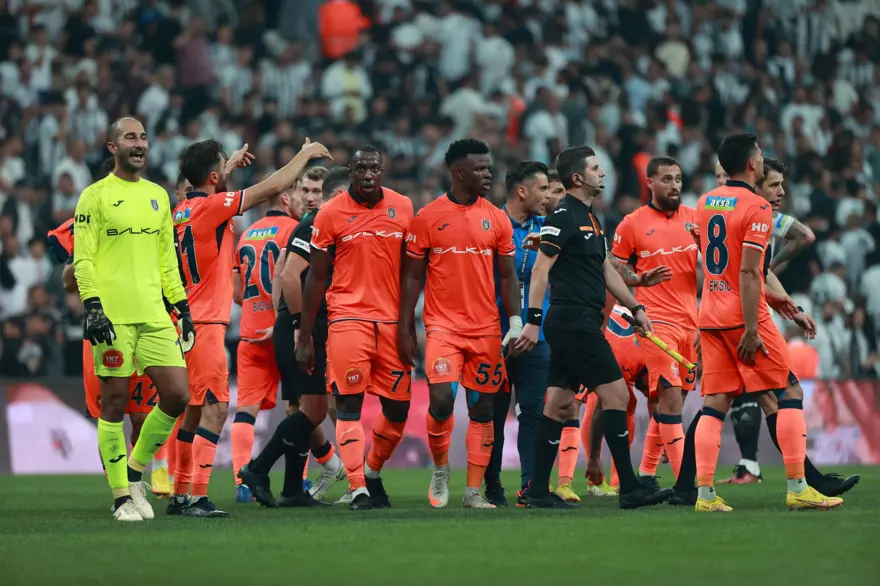EMRE BELÖZOĞLU'NDAN AÇIKLAMA 6