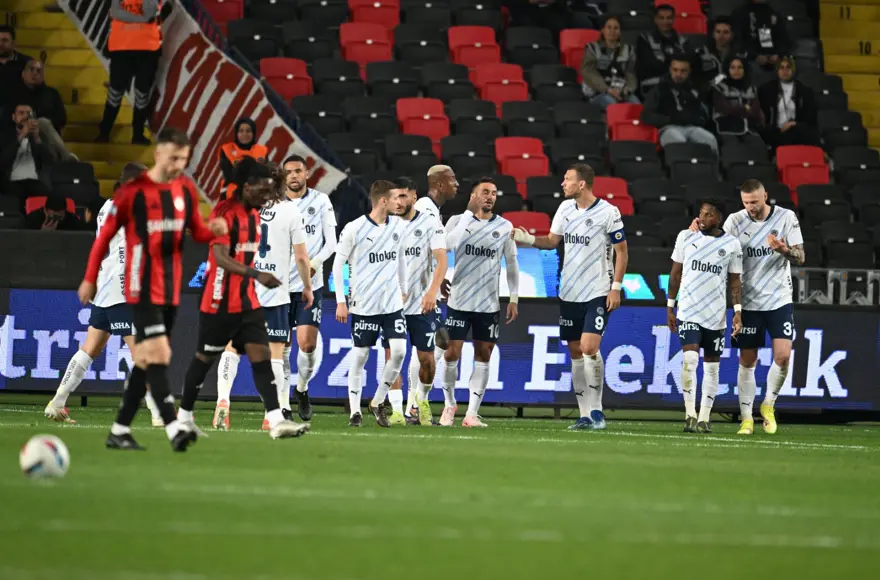 Fenerbahçe'de yaprak dökümü başlıyor: "11 isme teşekkür edilecek, 5 yıldız iyi teklife gönderilecek" 3