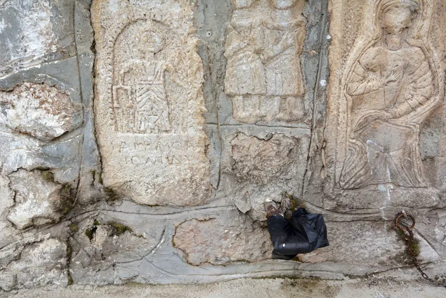 Roma duvarına yapılan plastik çeşme kaldırıldı 3