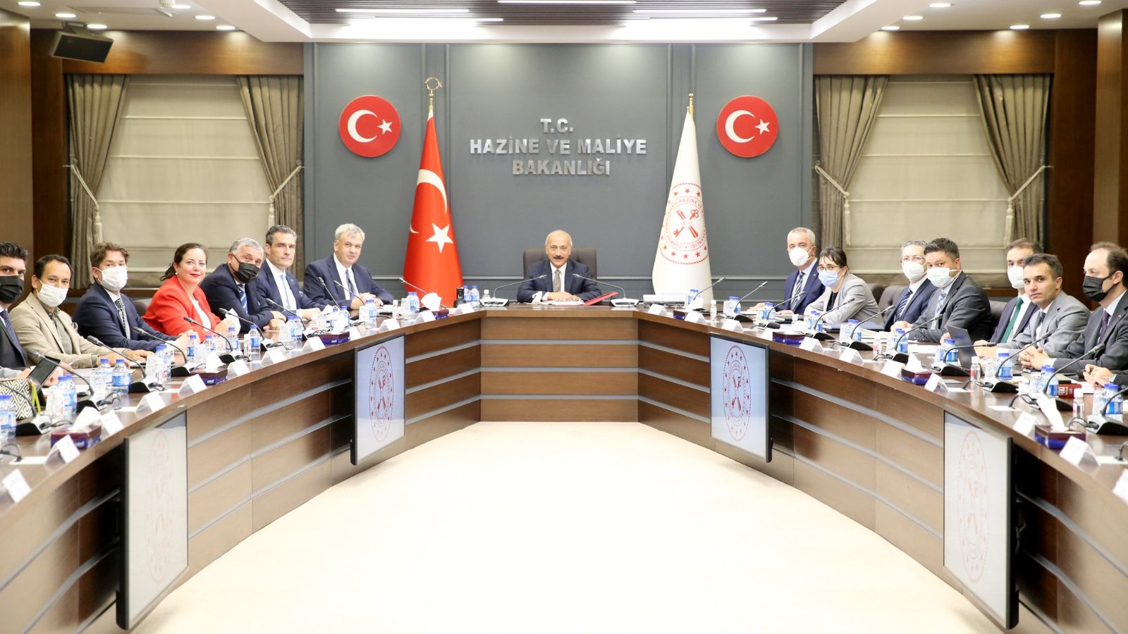 Bakan Elvan, Alman şirketlerinin üst düzey yöneticileri ile bir araya geldi