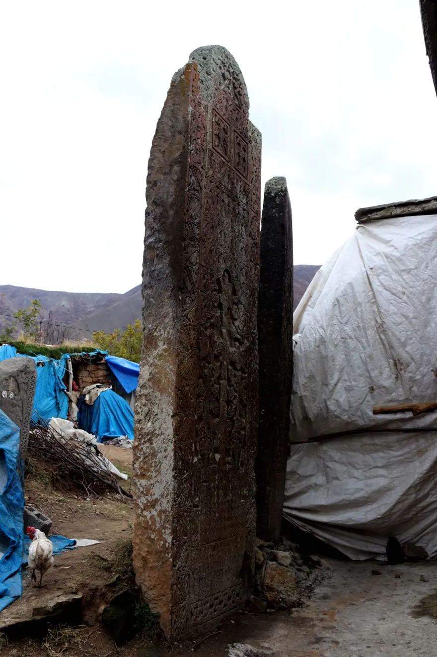 Bin 400 yıllık kilise ot ve saman deposu olarak kullanılıyor 2