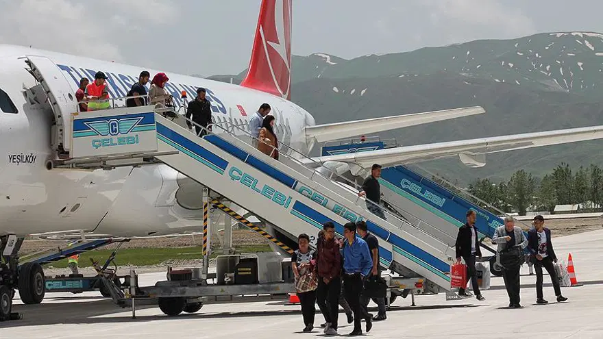 9- Bu yasaklar ekonomik olarak ABD’li ve Avrupalı hava yollarının lehine mi olacak? 9 9- Bu yasaklar ekonomik olarak ABD’li ve Avrupalı hava yollarının lehine mi olacak? 9