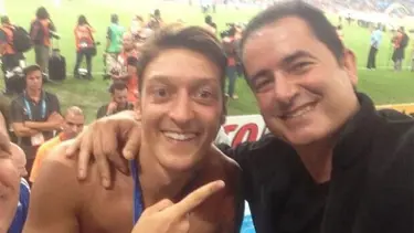 Özil ile Ilıcalı'nın şampiyonluk sevinci