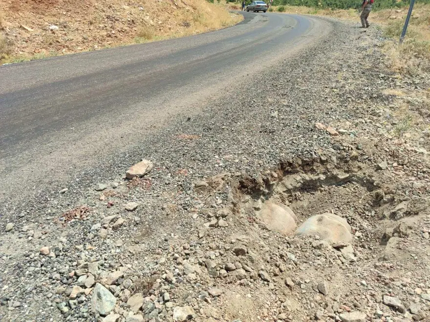 Yol kenarına tuzaklanmış: 80 kilo patlayıcı imha edildi 7