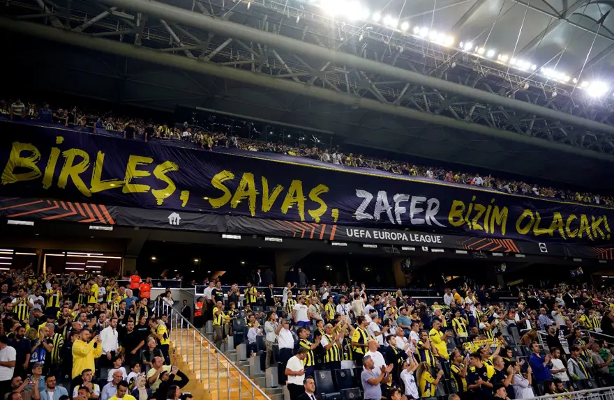 Fenerbahçe Avrupa Ligi'ne galibiyetle başladı: Kadıköy'de 3 gol 2 kırmızı kart! 22