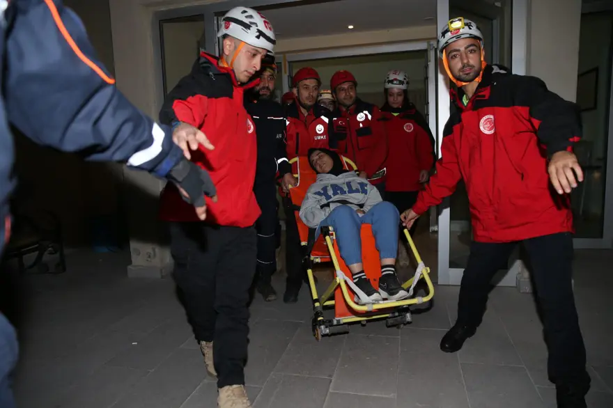 KYK yurtlarında eş zamanlı deprem tatbikatı 38
