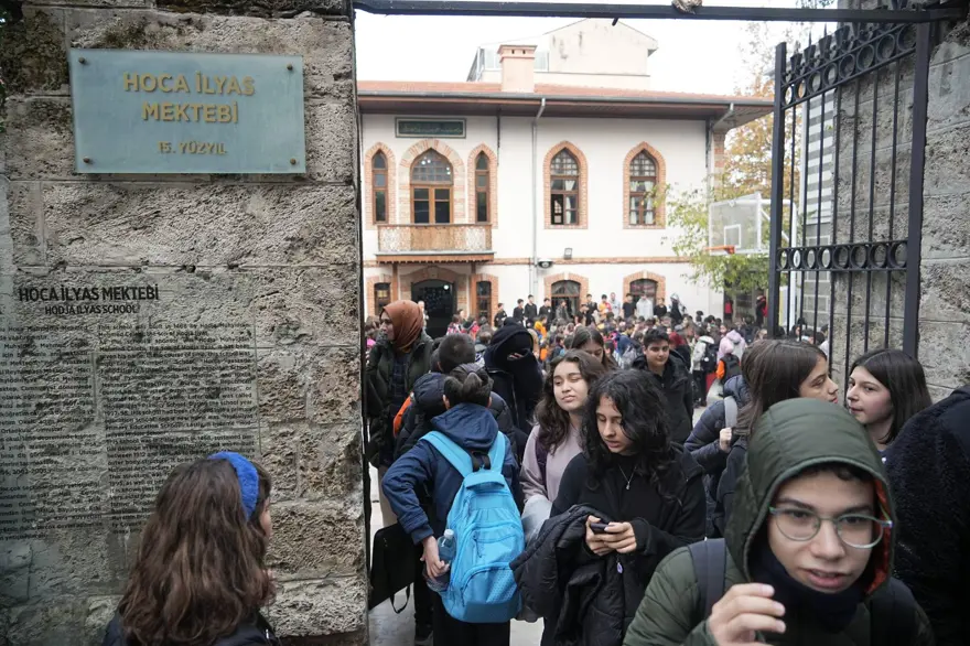 2 devlet, 30 padişah ve 12 cumhurbaşkanı gördü: Türkiye'nin 556 yıl aralıksız eğitim veren okulu 16