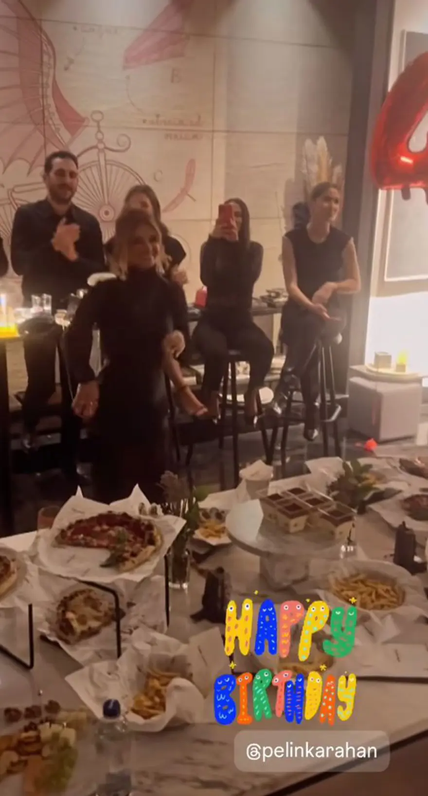 Pelin Karahan 41 yaşına bastı: Doğum günü partisinden renkli kareler 3 Pelin Karahan 41 yaşına bastı: Doğum günü partisinden renkli kareler 3