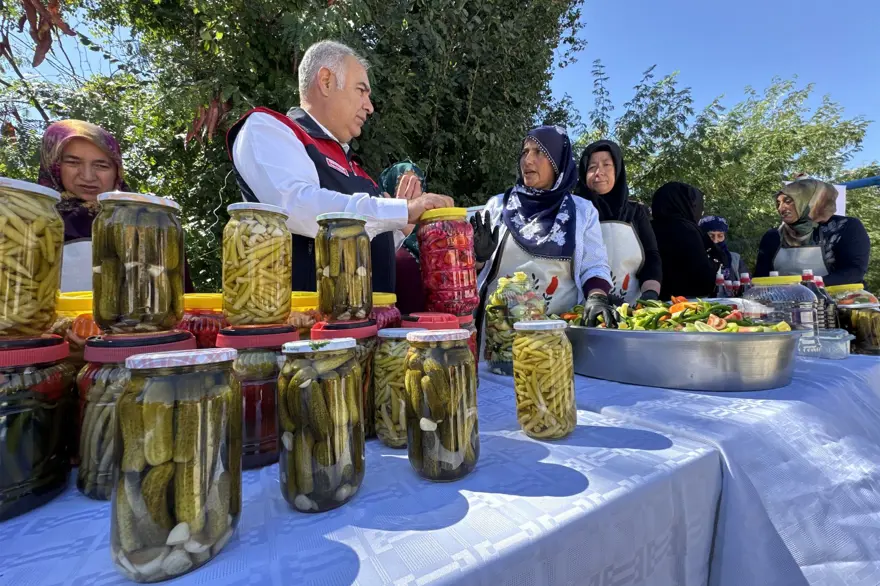 Devlet desteğiyle yetiştiriyorlar: Sebzeleri dönüştürerek gelir elde ediliyor 3 Devlet desteğiyle yetiştiriyorlar: Sebzeleri dönüştürerek gelir elde ediliyor 3