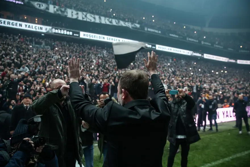 Vodafone Park'ta Sergen Yalçın izdihamı 22 Vodafone Park'ta Sergen Yalçın izdihamı 22