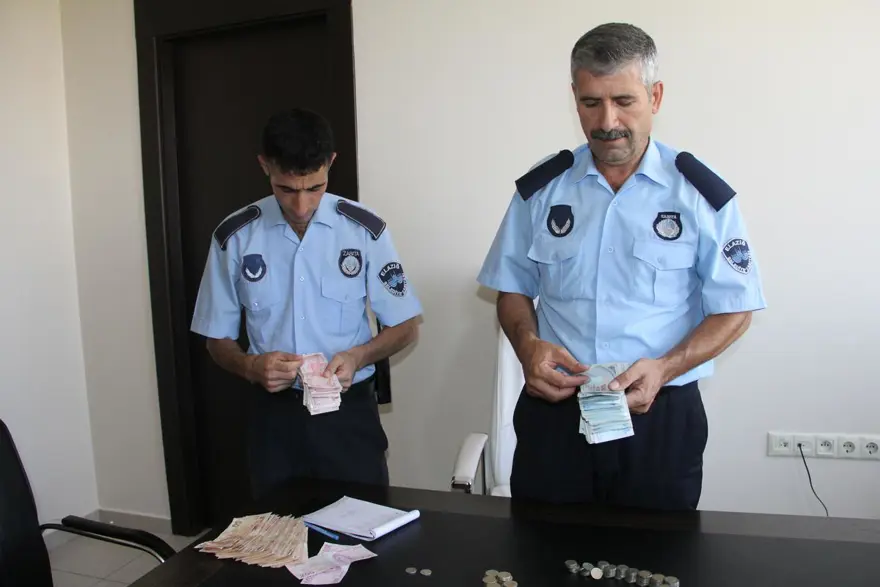 Dilencinin üzerinden çıkan para şaşırttı 3 Dilencinin üzerinden çıkan para şaşırttı 3