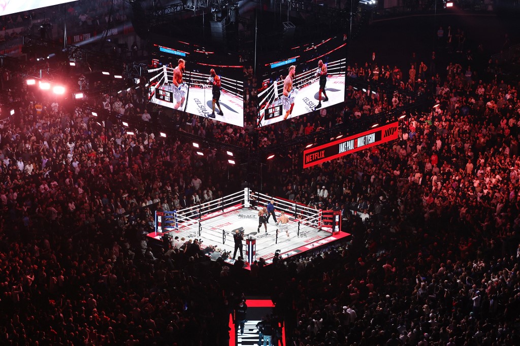 Mike Tyson ve Floyd Mayweather, tarihi boks maçı için ringe çıkacak