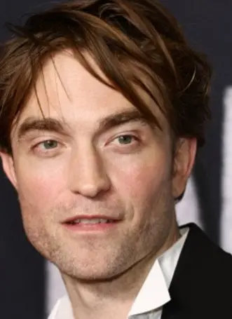 Robert Pattinson, Türk şarkıcıya övgüler yağdırdı. Nilüfer Yanya kimdir?