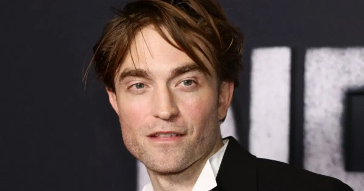 Robert Pattinson, Türk şarkıcıya övgüler yağdırdı. Nilüfer Yanya kimdir ...