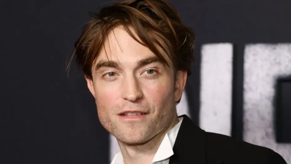 Robert Pattinson, Türk şarkıcıya övgüler yağdırdı. Nilüfer Yanya kimdir?