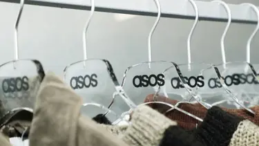 Moda devi 17'nci kattan düşerek öldü