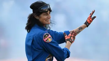 Bir haftalığına gitti, uzayda 9 ay mahsur kaldı. Rekor kıran astronot emekli oldu