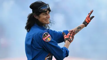 Bir haftalığına gitti, uzayda 9 ay mahsur kaldı. Rekor kıran astronot emekli oldu