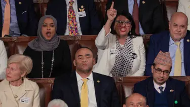 Trump, kendisini itiraz eden Müslüman Kongre üyelerinin hudut dışı edilmesini istedi