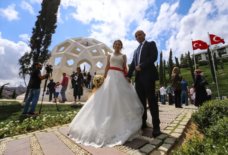 NİKAHTAN ÖNCE ŞEHİTLER MAKAMI'NA GELDİLER 7 NİKAHTAN ÖNCE ŞEHİTLER MAKAMI'NA GELDİLER 7