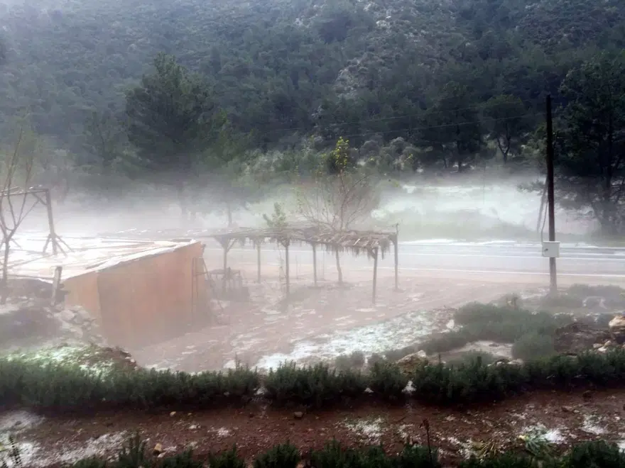 Marmaris'e fındık büyüklüğünde dolu yağdı 4