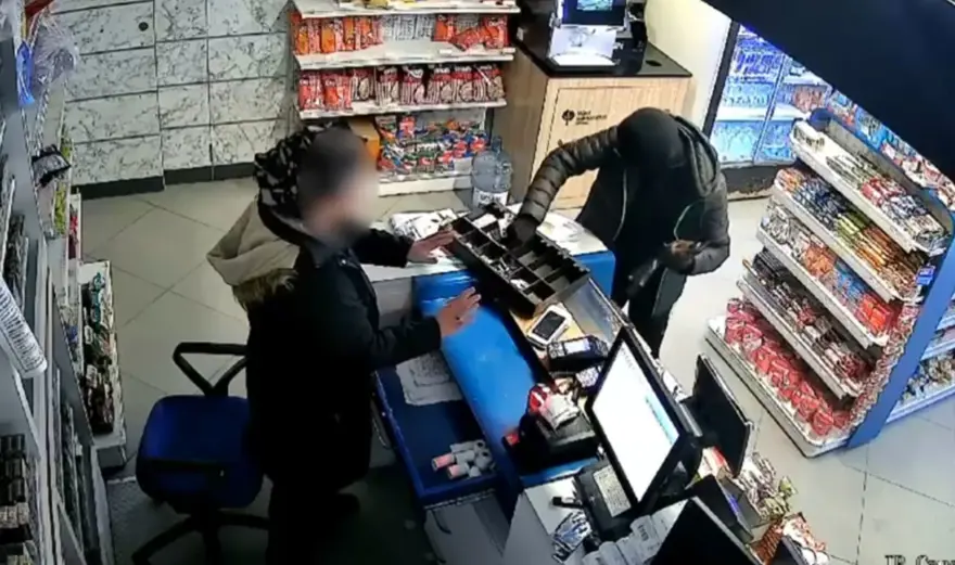 OYUNCAĞI KIRIP PARÇALARINA AYIRMIŞ 3