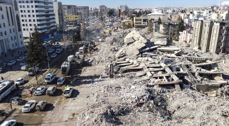 Depremde ölen 25 gazeteci unutulmadı