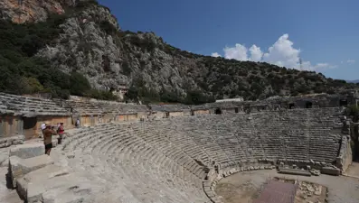 Likya'nın en büyük antik tiyatrosunun sahne binası ayağa kaldırılacak