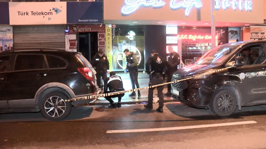 İstanbul’da saldırı: Kaldırımda yürüyenlereateş açıldı 6