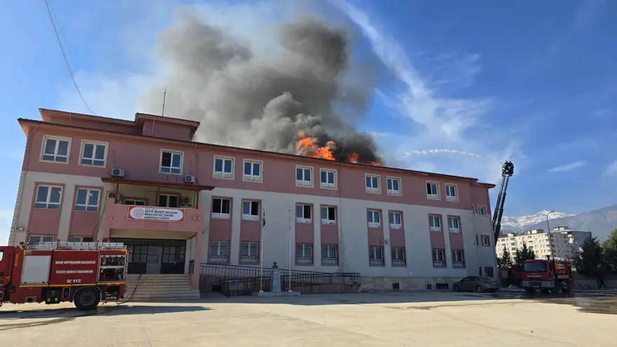 Okulda yangın paniği: Öğrenciler tahliye edildi 5
