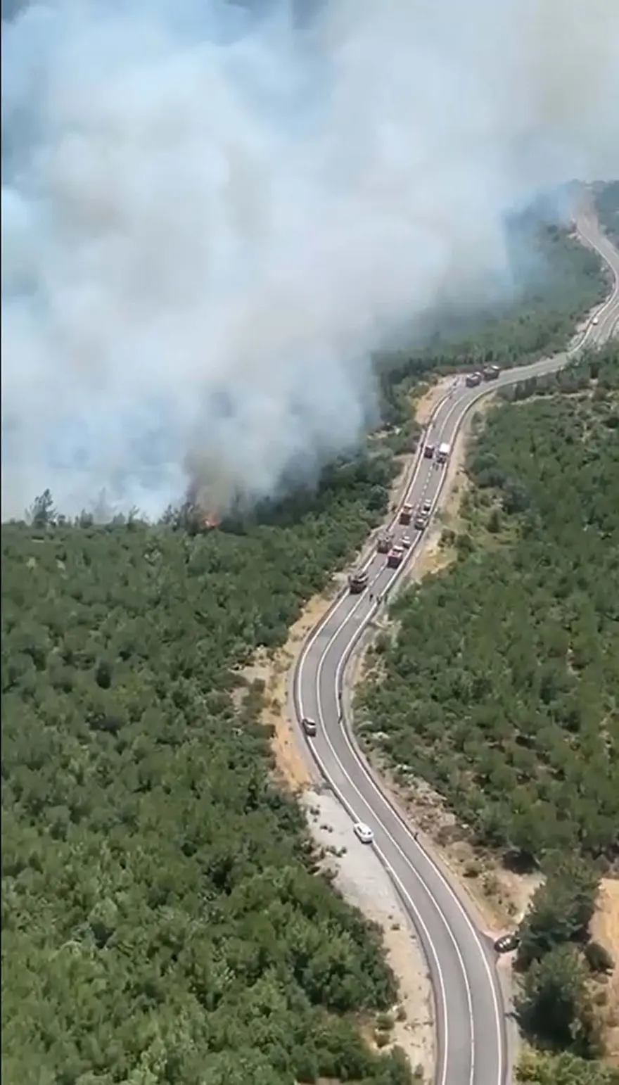 DURSUNBEY’DE ÇIKAN YANGIN KONTROL ALTINA ALINDI 2 DURSUNBEY’DE ÇIKAN YANGIN KONTROL ALTINA ALINDI 2