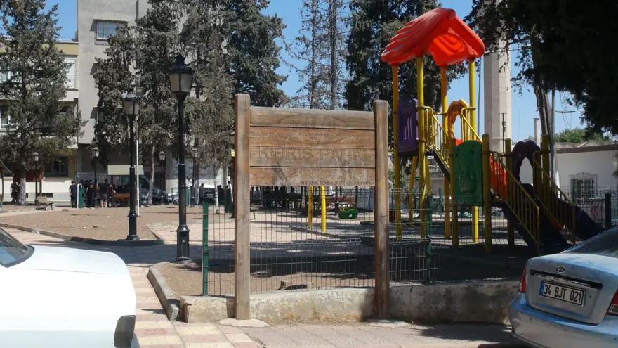 Parkta bir anda yok oldu! Kilis'te kaybolan 3 yaşındaki çocuk her yerde aranıyor 1 Parkta bir anda yok oldu! Kilis'te kaybolan 3 yaşındaki çocuk her yerde aranıyor 1