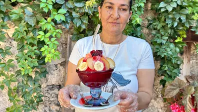 Eşi iş kazası geçirdi, hayatı değişti: Kazandığı parayla 3 evladını okutuyor