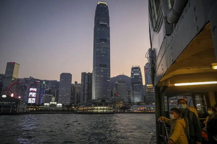 Hong Kong her vatandaşına 1300 dolar "hava parası" verecek 3
