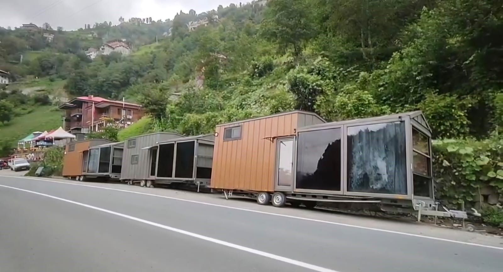 Rize'de sel sonrası bungalovlar sökülüyor