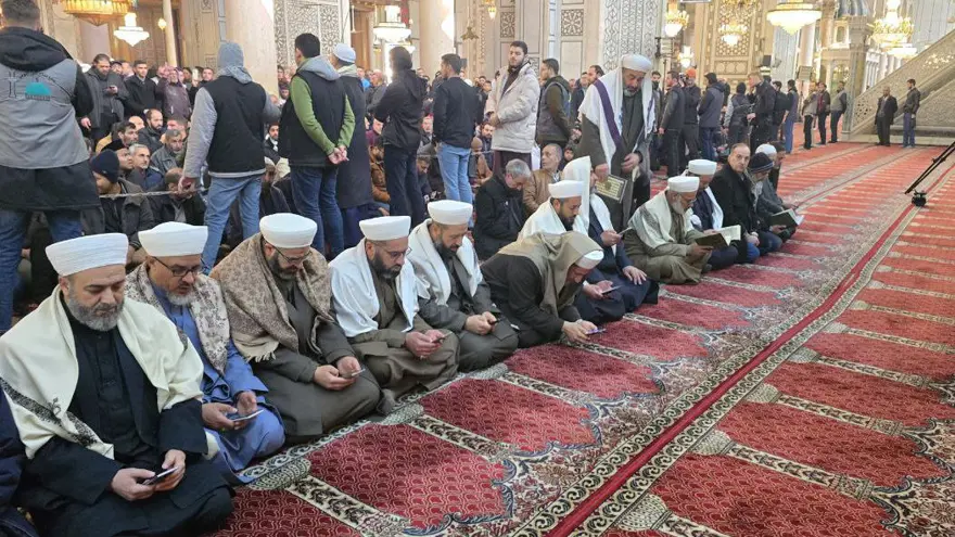 Emevi Camisi'nin halıları Türkiye'den gidecek. Yüzde yüz yün olacak. 3