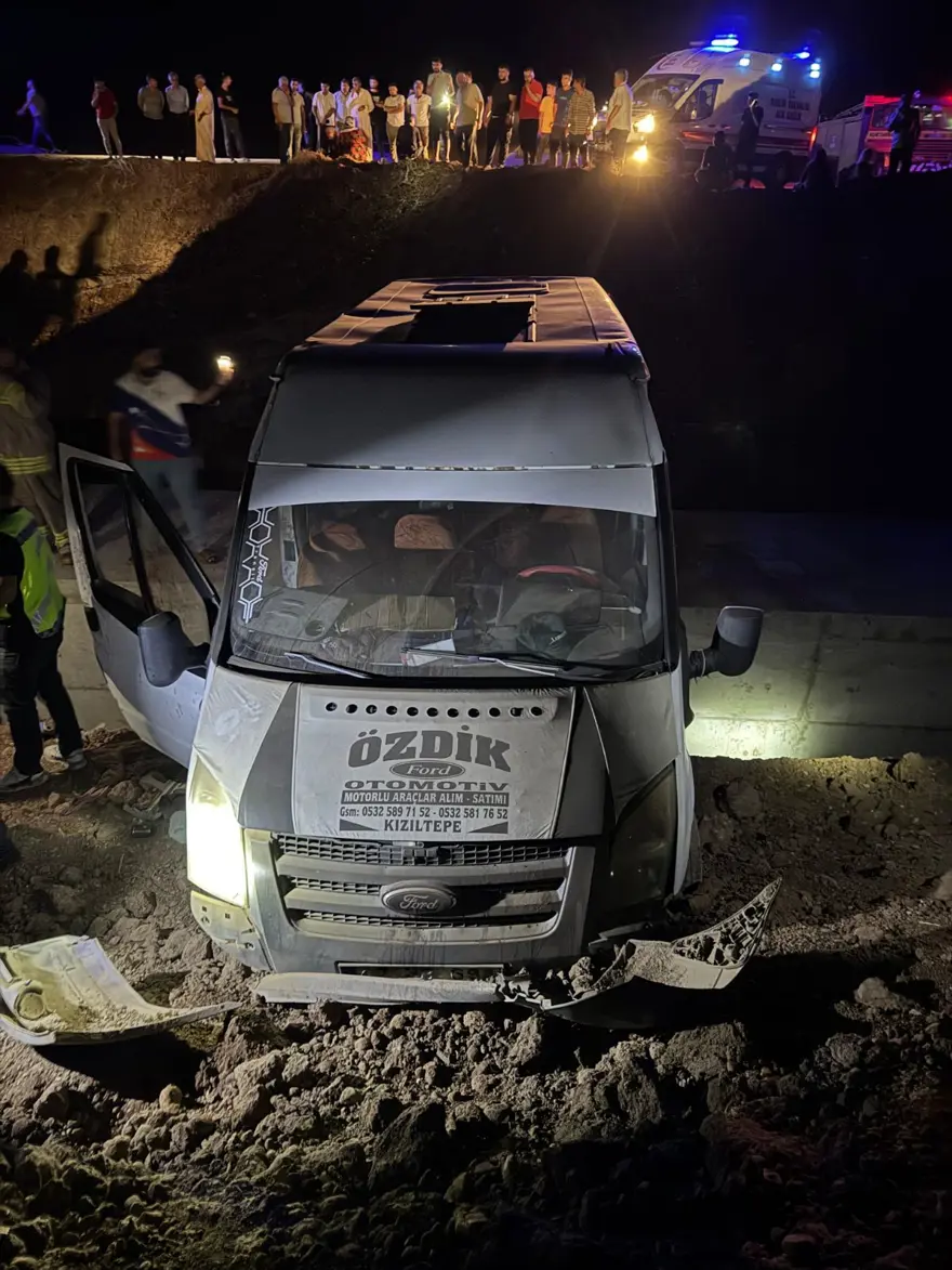 Tarım işçilerinin minibüsü sulama kanalına uçtu: 21 yaralı 3