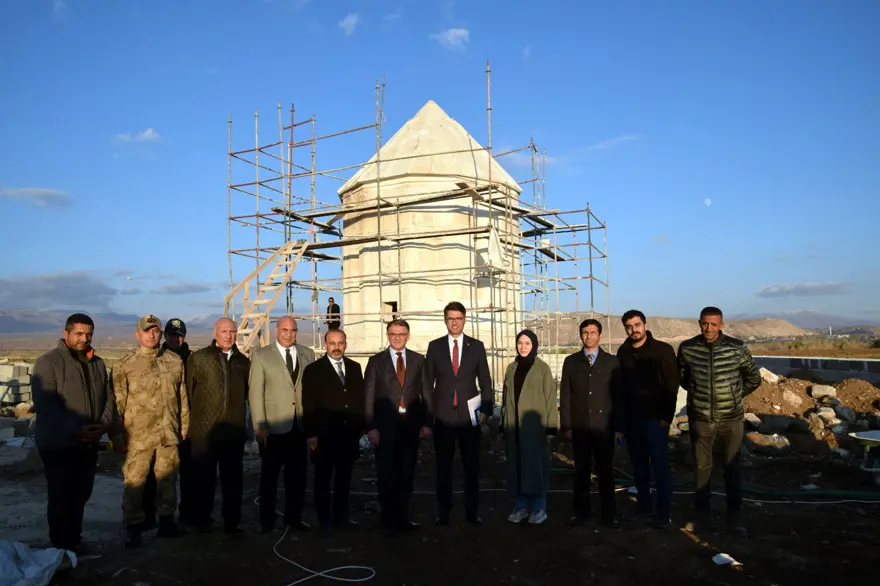 Depremde kısmen yıkılan 600 yıllık Yusuf Kümbeti restorasyonunda sona gelindi 2
