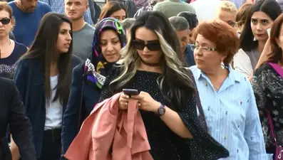 “Cep telefonu bağımlılığı nomofobi yüzünden mutlu değiliz”