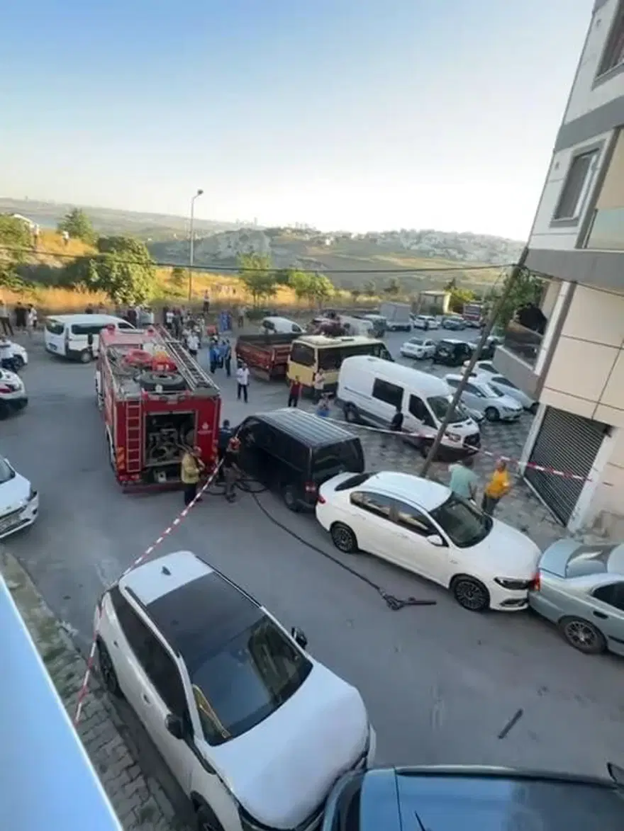 İstanbul'da kayan vinç 23 aracı biçti: Ortalık savaş alanına döndü 4