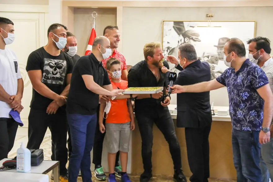 Survivor 2021 şampiyonu İsmail Balaban Antalya'da 5