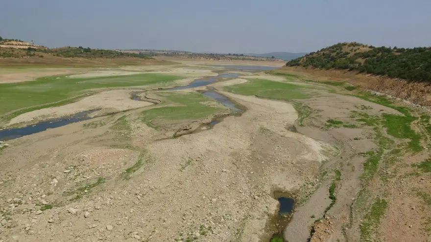 İkizcetepeler Barajı'nda su seviyesi düştü, köy kalıntıları ortaya çıktı 13