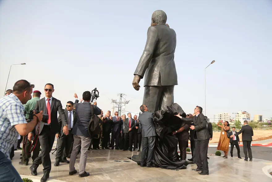 Güney Afrika dışındaki en büyük Mandela heykeli yapıldı 5