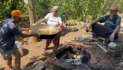 Külle kaynatılıyor: "Şırakmana" denilen yere boşaltılıyor