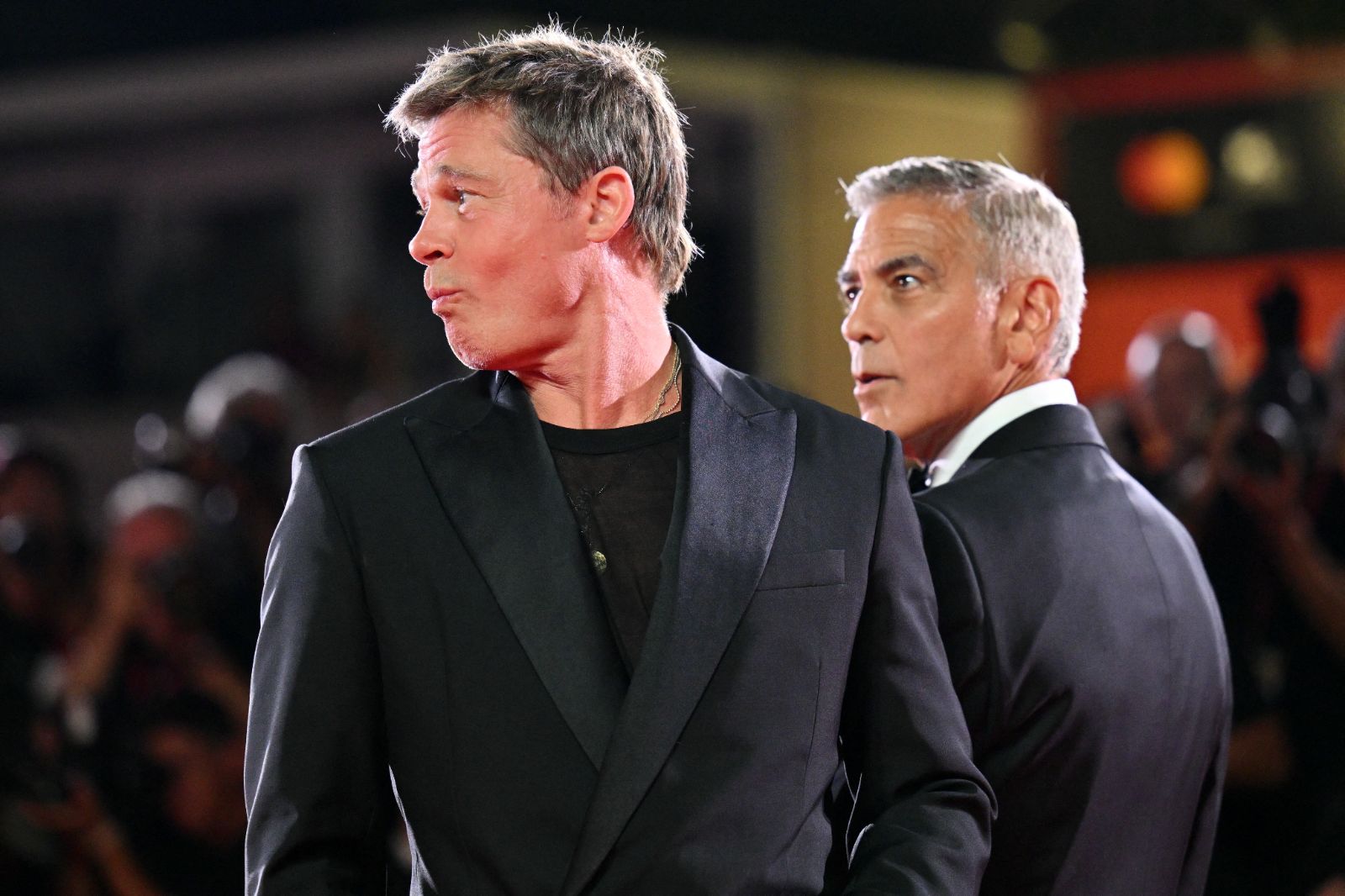 Brad Pitt ile George Clooney'den kötü haber