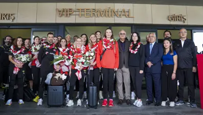 Dünya ikincisi Filenin Sultanları yurda döndü