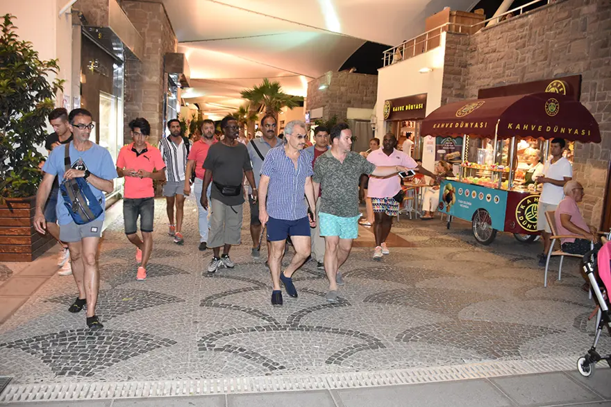 Suudi prens koruma ordusuyla Bodrum sokaklarında 2