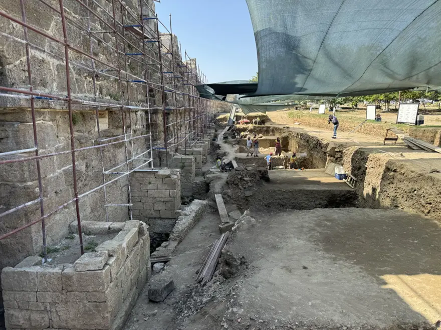 Side'de Kalliope'nin betimlendiği mozaik zemin gün yüzüne çıkarıldı 9